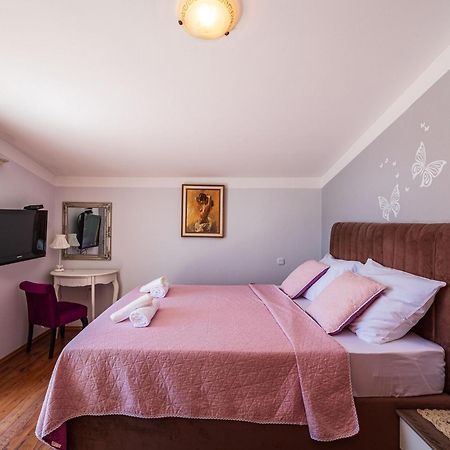 Beautiful Holiday Home With Private Pool, Nice Garden With Relax Area, Taverne Maslenica Exterior photo